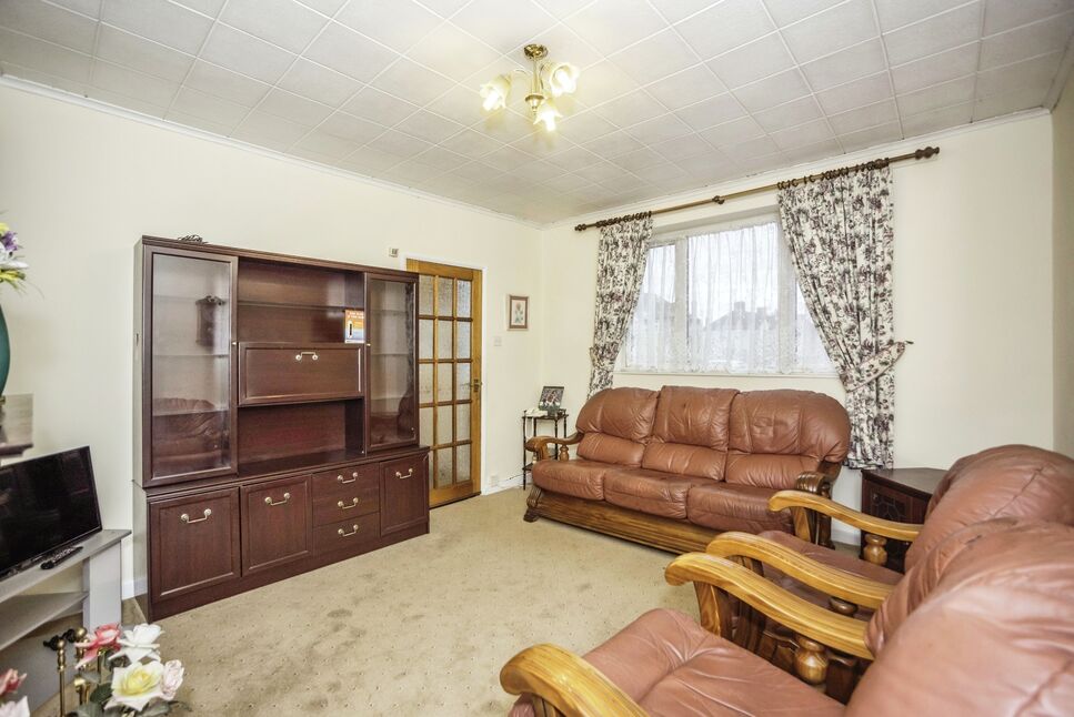 3 bedroom Mid Terrace House for sale, Bromley Road, London, SE6 £395,000