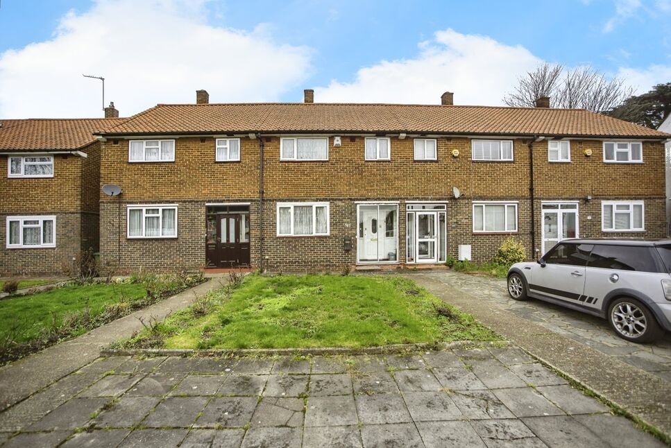 3 bedroom Mid Terrace House for sale, Bromley Road, London, SE6 £395,000