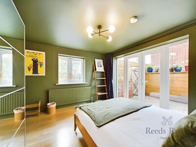 Patrol Place, 1 bedroom Mid Terrace Flat for sale, &pound;300,000