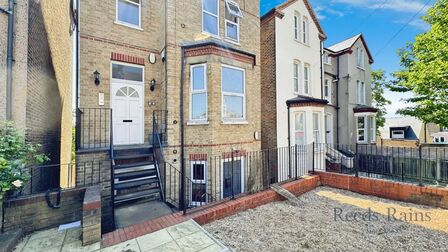 Blythe Hill,  Flat for sale, £125,000