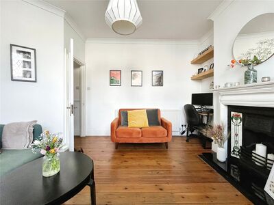Brownhill Road, 1 bedroom  Flat for sale, £300,000