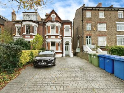 Underhill Road, 2 bedroom  Flat for sale, £550,000