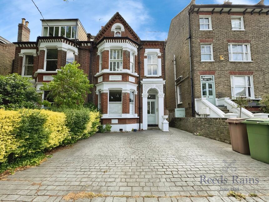 Main image of 2 bedroom  Flat for sale, Underhill Road, London, SE22