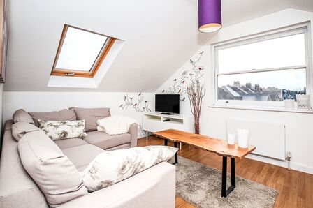 Brownhill Road, 2 bedroom  Flat for sale, £325,000
