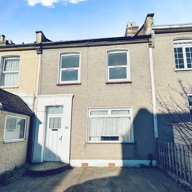 3 bedroom Mid Terrace House for sale