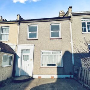 3 bedroom Mid Terrace House for sale