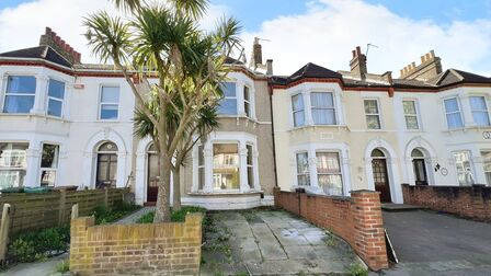 Dowanhill Road, 3 bedroom Mid Terrace House for sale, £575,000