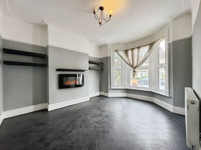 Braidwood Road, 2 bedroom  Flat to rent, £2,050 pcm