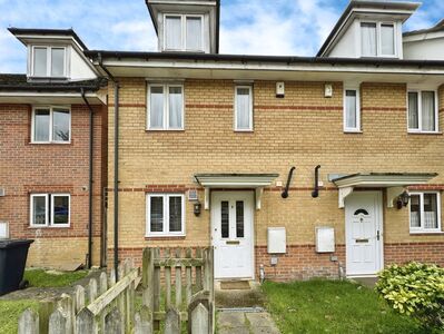 Silver Birch Close, 3 bedroom End Terrace House to rent, £2,100 pcm