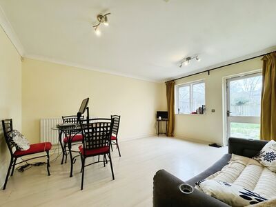 Silver Birch Close, 3 bedroom End Terrace House to rent, £1,900 pcm