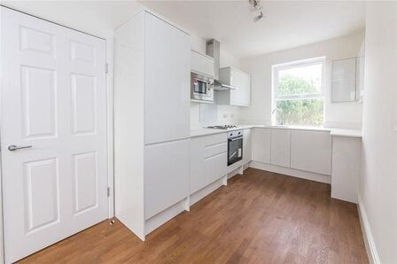 Brownhill Road, 1 bedroom  Flat for sale, £235,000