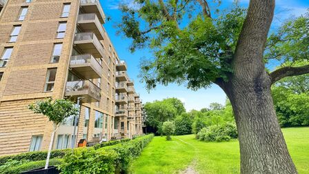 Adenmore Road, 2 bedroom  Flat for sale, £415,000