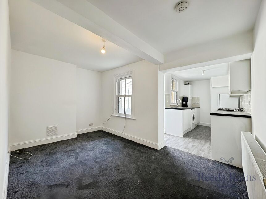Main image of 1 bedroom Flat to rent, Temperley Road, London, SW12