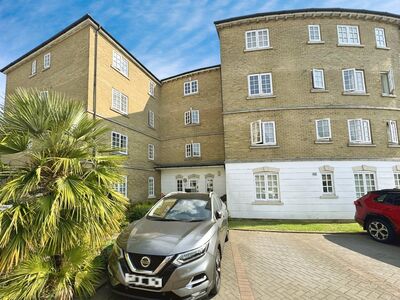 Gilbert Close, 2 bedroom  Flat to rent, £1,750 pcm
