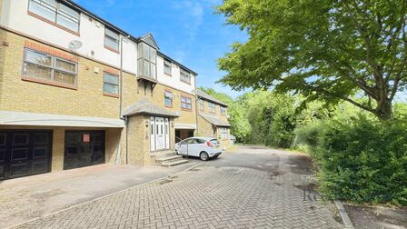 1 bedroom  Flat for sale