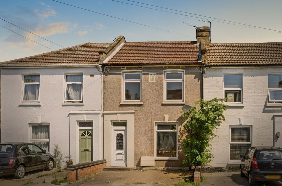 Main image of 3 bedroom Mid Terrace House for sale, Sandurst Road, Catford, SE6