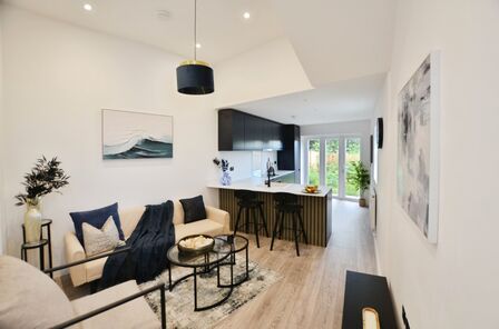 3 bedroom Flat for sale