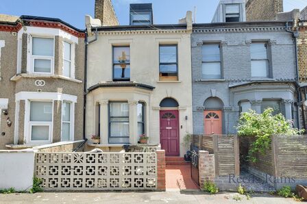Knowles Hill Crescent, 4 bedroom Mid Terrace Flat for sale, &pound;750,000