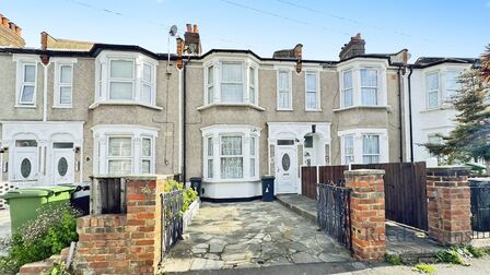 Laleham Road, 3 bedroom Mid Terrace House for sale, £600,000