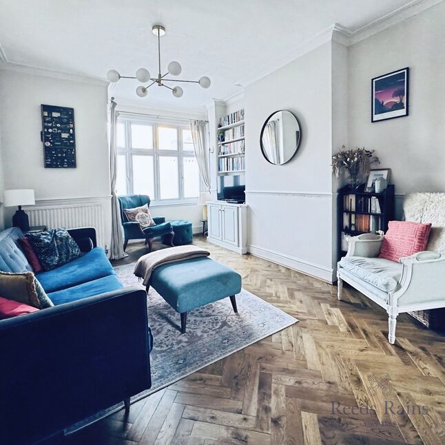 Lounge / Dining Area