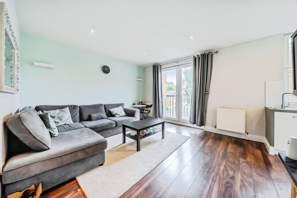 Main image of 2 bedroom Flat for sale, Catford Hill, London, SE6