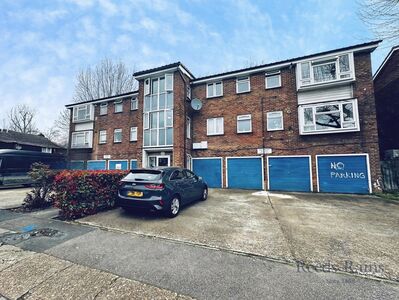 Bledlow Close, 1 bedroom Flat for sale, &pound;175,000