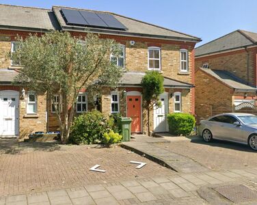 2 bedroom Mid Terrace House for sale