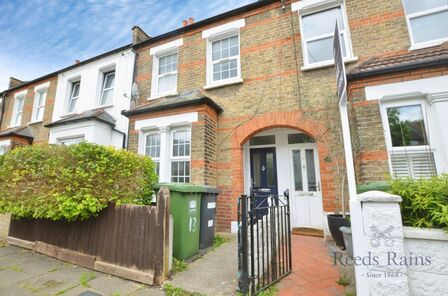 2 bedroom Mid Terrace House for sale