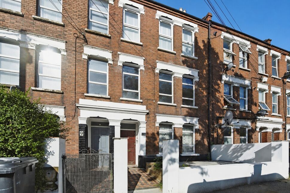 Main image of 1 bedroom Flat for sale, Vaughan Road, London, SE5