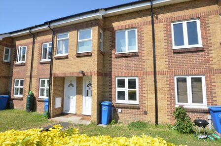 Abingdon Close, 1 bedroom Flat to rent, &pound;1,650 pcm