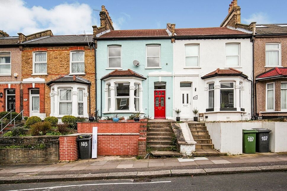 Main image of 3 bedroom Mid Terrace House for sale, Braidwood Road, London, SE6