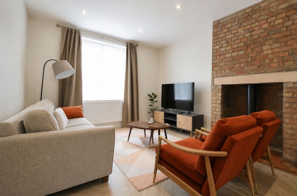 Main image of 3 bedroom House to rent, London, SE6