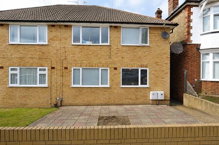 Callander Road, 2 bedroom Flat to rent, &pound;1,800 pcm