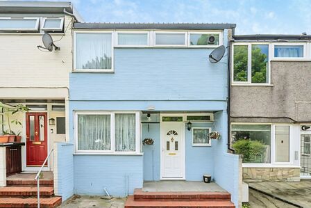 Witney Path, 3 bedroom Mid Terrace House for sale, &pound;450,000