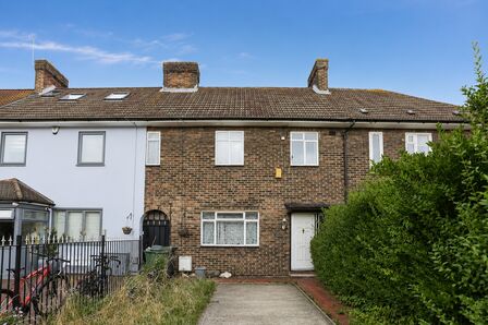 3 bedroom Mid Terrace House for sale