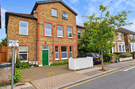 2 bedroom Flat for sale