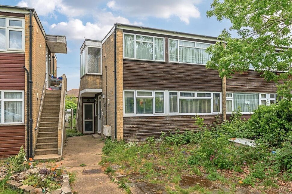 Main image of 2 bedroom Semi Detached Flat for sale, Baring Road, London, SE12