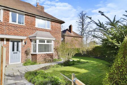 Altrincham Road, 3 bedroom Semi Detached House to rent, &pound;1,400 pcm