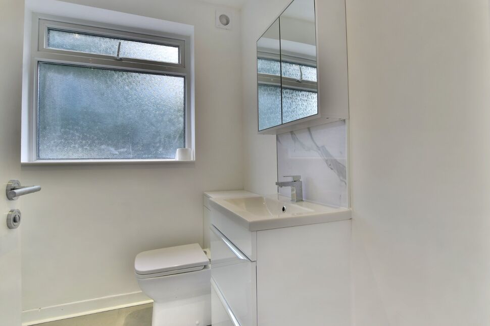 Downstairs Shower / WC