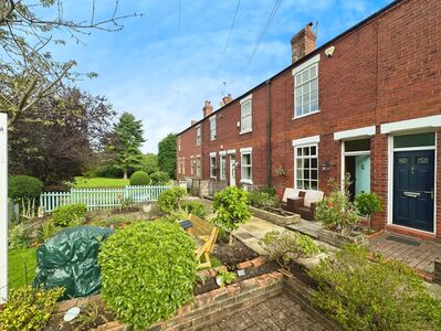 24 Crescent Road, 2 bedroom Mid Terrace House for sale, £315,000