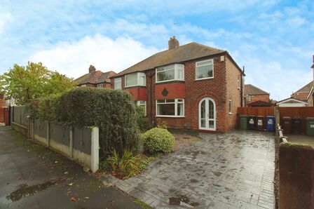 Bolshaw Road, 3 bedroom Semi Detached House to rent, £1,550 pcm