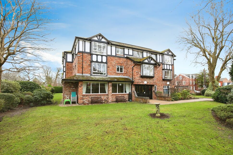 Main image of 1 bedroom Flat for sale, The Crescent, Cheadle, Greater Manchester, SK8