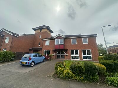 Brookside Road, 2 bedroom  Flat for sale, £120,000
