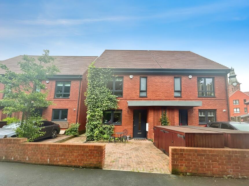 Main image of 3 bedroom Semi Detached House to rent, Worthington Crescent, Cheadle, Greater Manchester, SK8