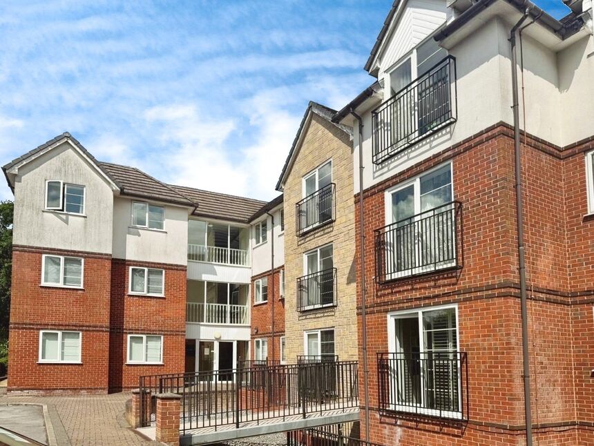 Main image of 2 bedroom Flat for sale, Hollyhedge Road, Manchester, Greater Manchester, M22