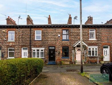 3 bedroom Mid Terrace Property for sale