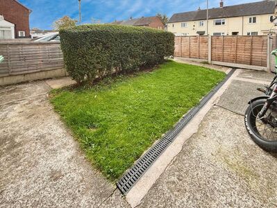 2 bedroom Mid Terrace House for sale