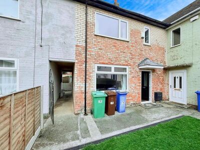 2 bedroom Mid Terrace House for sale