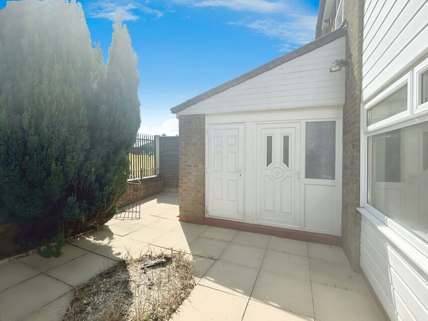 Main image of 3 bedroom End Terrace House to rent, Bishops Close, Cheadle, Greater Manchester, SK8