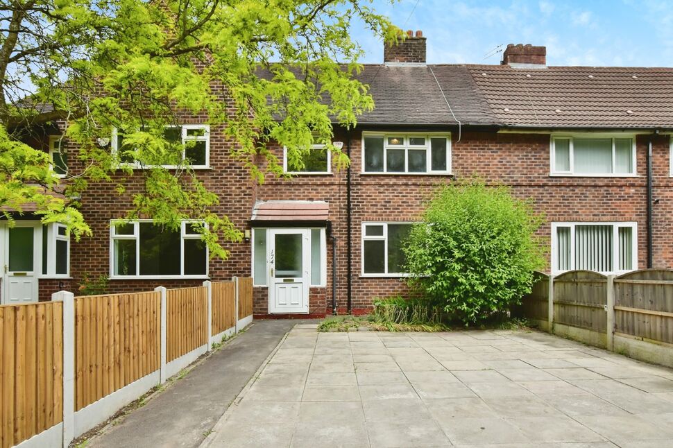 3 bedroom Mid Terrace House for sale